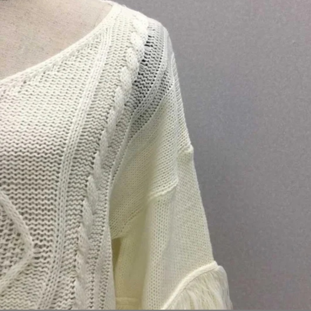 Women’s VNeck Cable Panel Detail Fringed Sweater in Ivory sz S EUC - Picture 8 of 8
